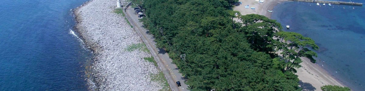 Photo "Cape Mihama in Heda, Numazu city, Shizuoka prefecture, Japan." by 4510waza (Creative Commons Attribution-Share Alike 2.0) / Cropped from original