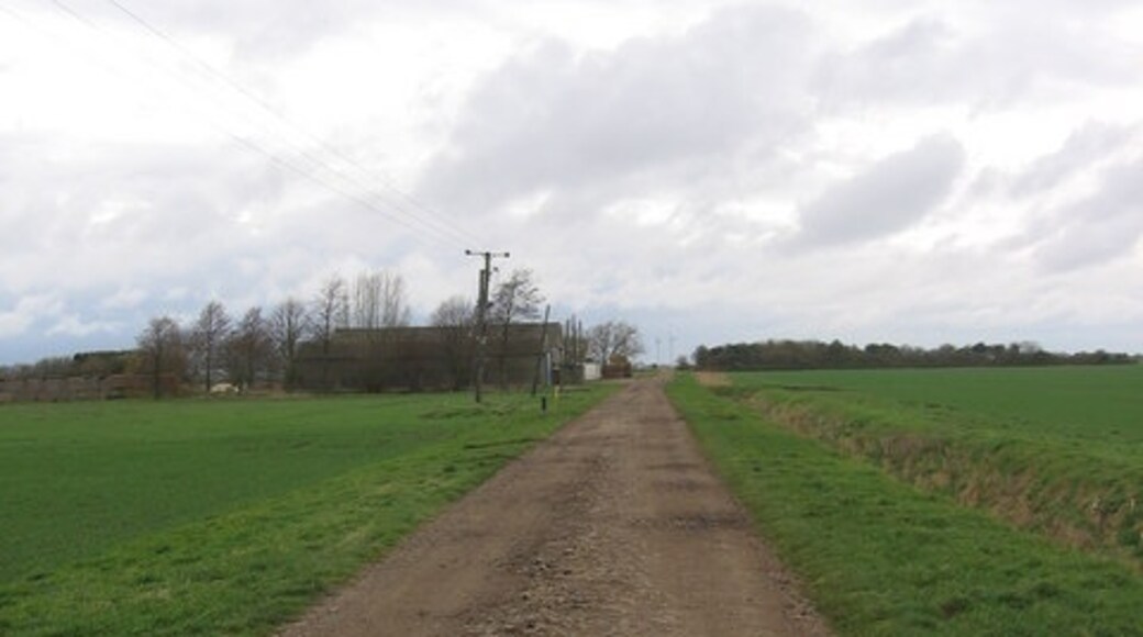 Foto “Somersham” tomada por Virginia Knight (CC BY-SA); recorte de la original