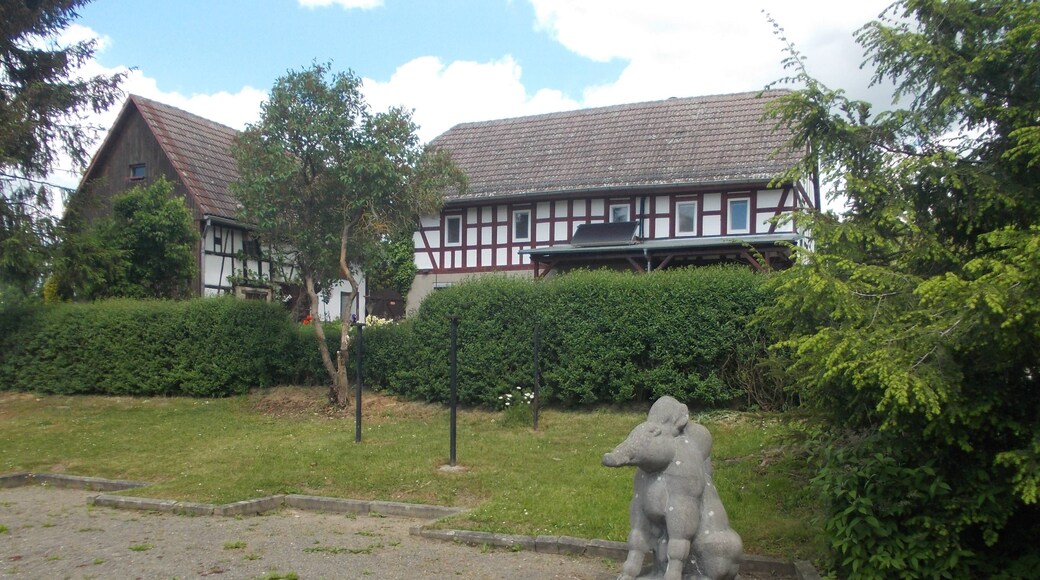 Foto "Nöbdenitz" oleh Jwaller (CC BY-SA) / Dipotong dari foto asli