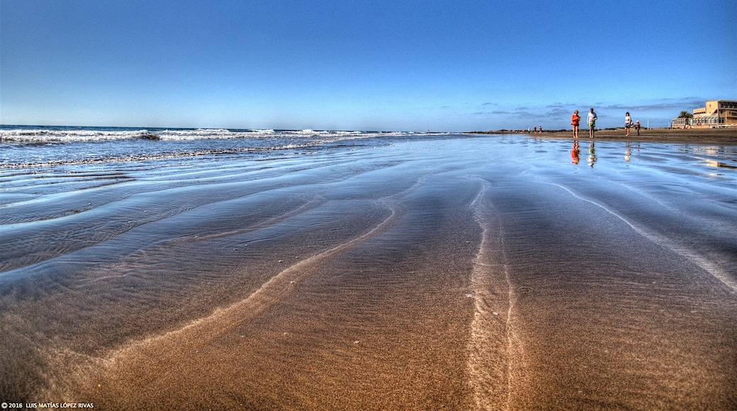 "Las Burras strand"-foto av LUIS MATIAS LOPEZ RI… (CC BY-SA) / Urklipp från original