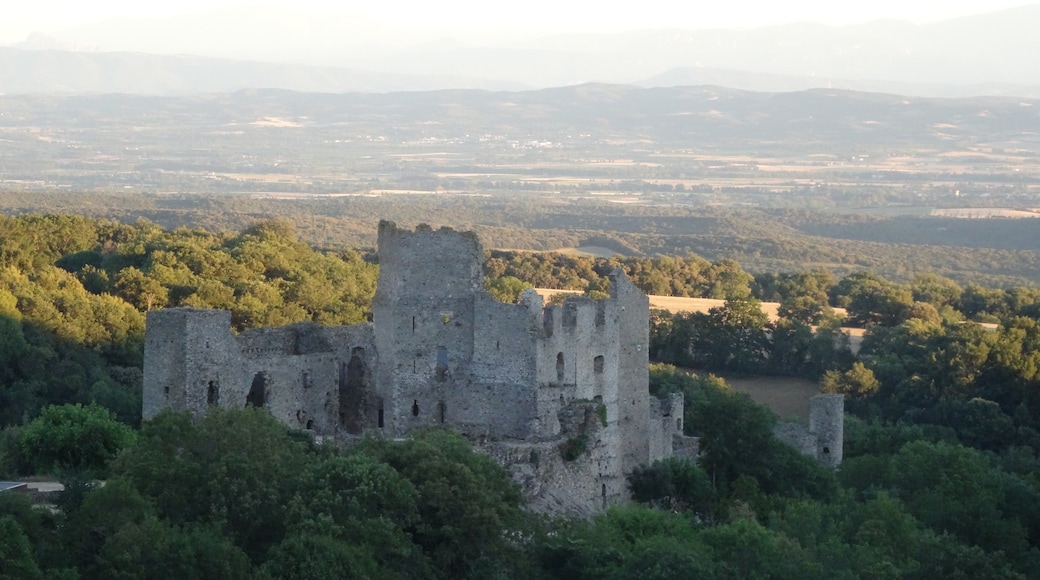 Foto "Castelo de Saissac" de MIC43 (page does not exist) (CC BY-SA) / Recortada do original