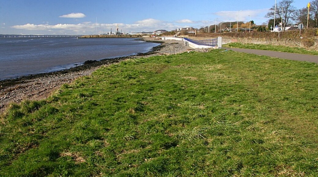 Photo "Broughty Ferry Seafront" by Dan (CC BY-SA) / Cropped from original