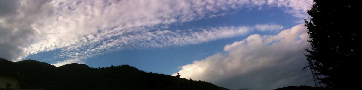 Photo "Tramonto Combai" by Akunin (Creative Commons Attribution 3.0) / Cropped from original