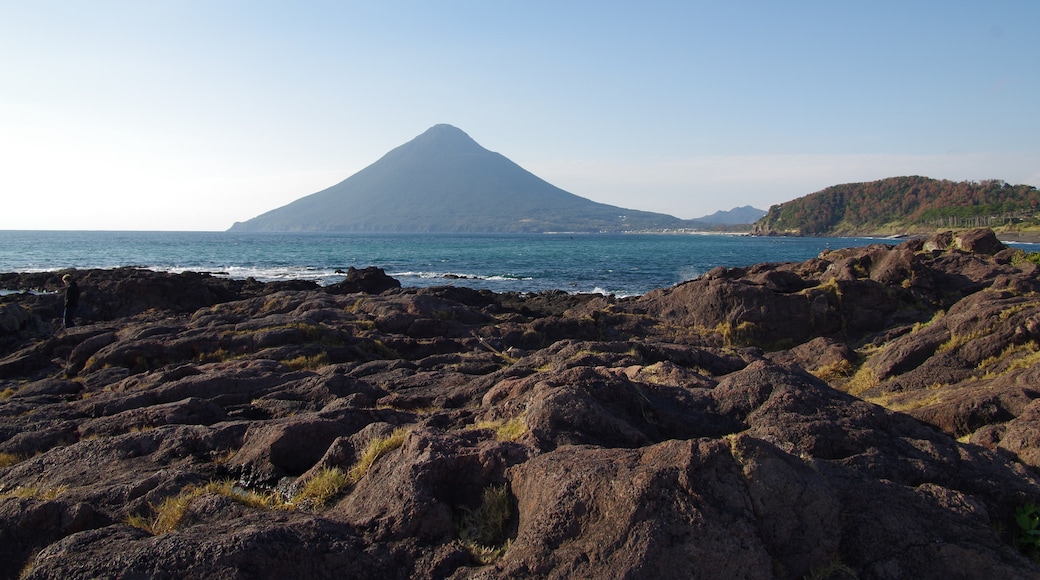 Photo "Cape Nagasakibana" by BirdsEyeLV (CC BY-SA) / Cropped from original