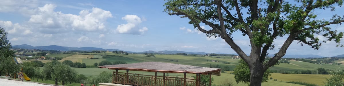 Photo "Marsciano, Province of Perugia, Italy" by Umbria ws (Creative Commons Attribution-Share Alike 3.0) / Cropped from original