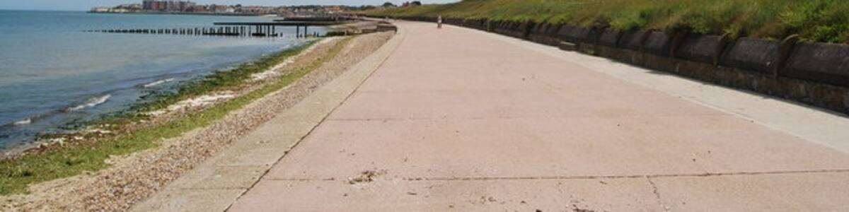 Photo "The Wantsum Way, Minnis Bay Part of a long distance footpath around the Wantsum Channel." by Nigel Chadwick (Creative Commons Attribution-Share Alike 2.0) / Cropped from original