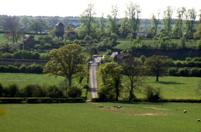 Photo "Oddingley" by Crispin Purdye (CC BY-SA) / Cropped from original