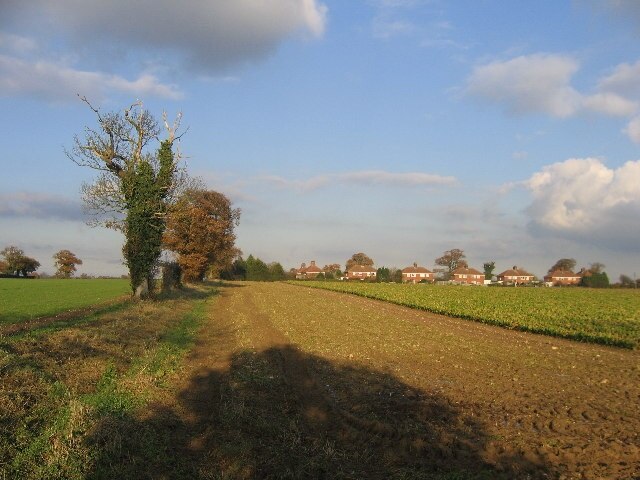 Photo "Rockland St. Mary" by Graham Hardy (CC BY-SA) / Cropped from original