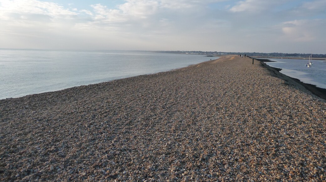 Photo "Hurst Beach" by Lewis Clarke (CC BY-SA) / Cropped from original