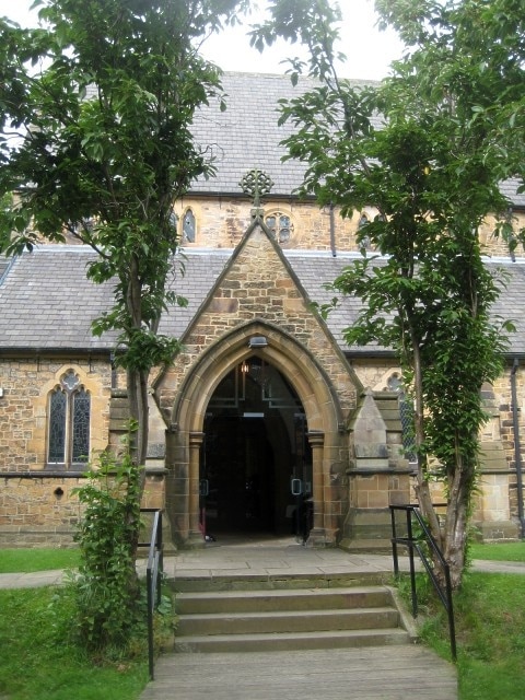 Photo "Poynton" by Mike Kirby (CC BY-SA) / Cropped from original