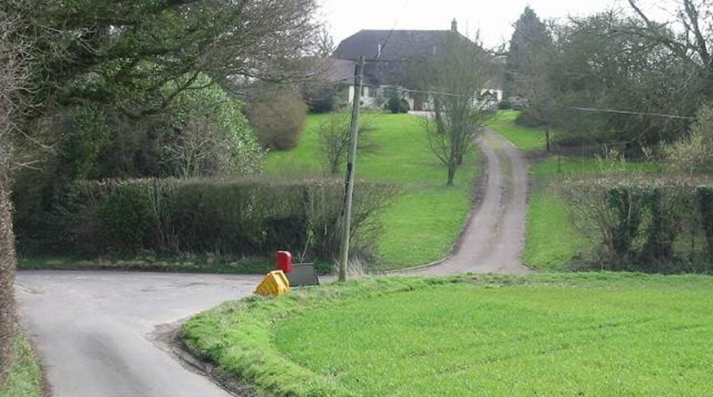 Ảnh "Denton with Wootton" của Nick Smith (CC BY-SA) / Cắt từ ảnh gốc