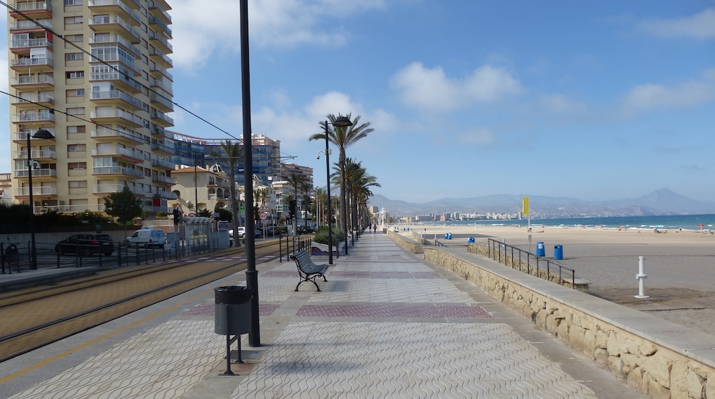 "Playa de Mutxavista"-foto av chisloup (CC BY) / Urklipp från original
