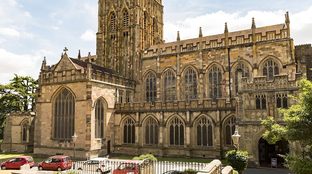Photo "Great Malvern Priory" by Jules & Jenny (CC BY) / Cropped from original