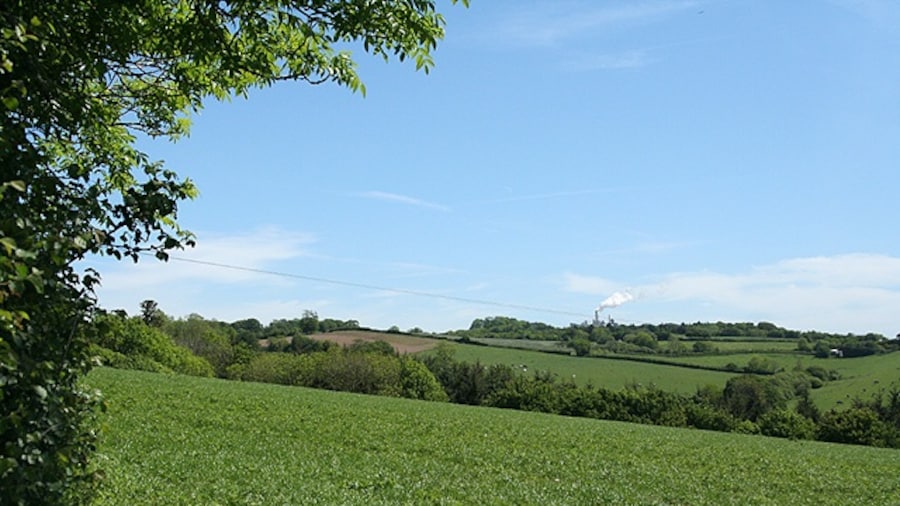 Photo "Chittlehampton: above Bray Wood Looking east-north-east with the Norboard factory on the horizon" by Martin Bodman (Creative Commons Attribution-Share Alike 2.0) / Cropped from original