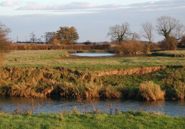 Ảnh "Cliffe" của Paul Glazzard (CC BY-SA) / Cắt từ ảnh gốc