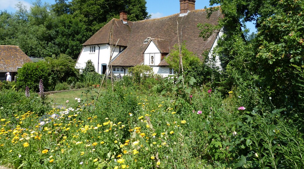 "Manor Farm Country Park"-foto av grumpylumixuser (CC BY) / Urklipp från original
