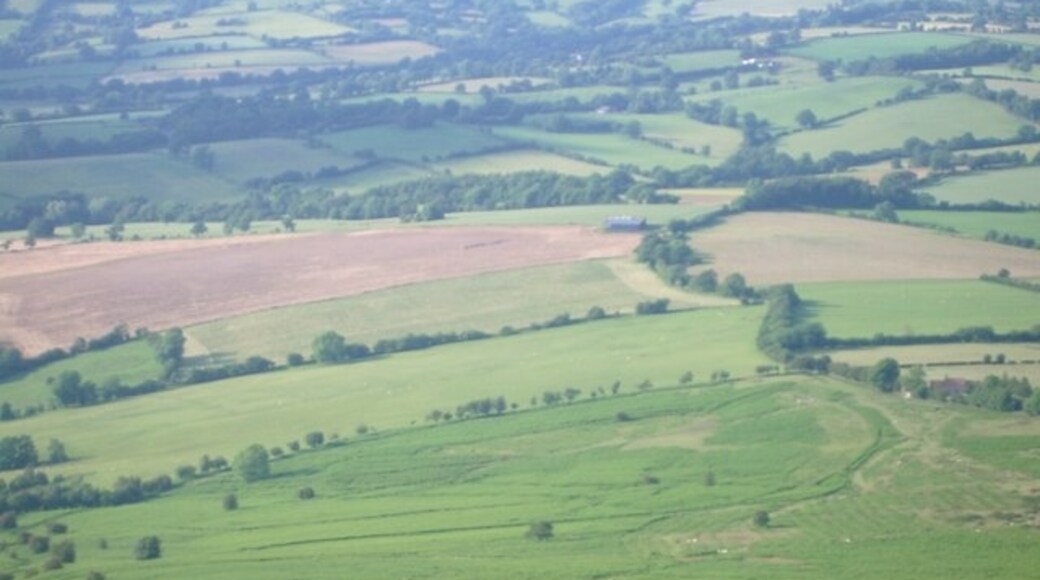 Photo "Stoke St. Milborough" by Andrew Longton (CC BY-SA) / Cropped from original