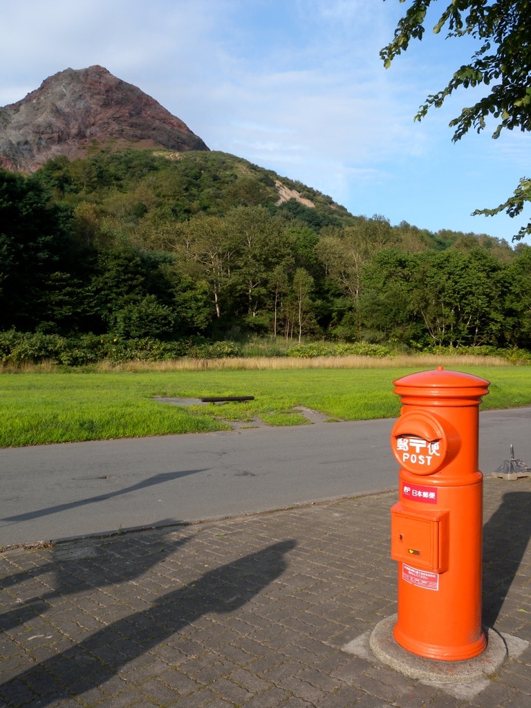 "Tsukisamu"-foto av Edwin Leong (CC BY-SA) / Urklipp från original