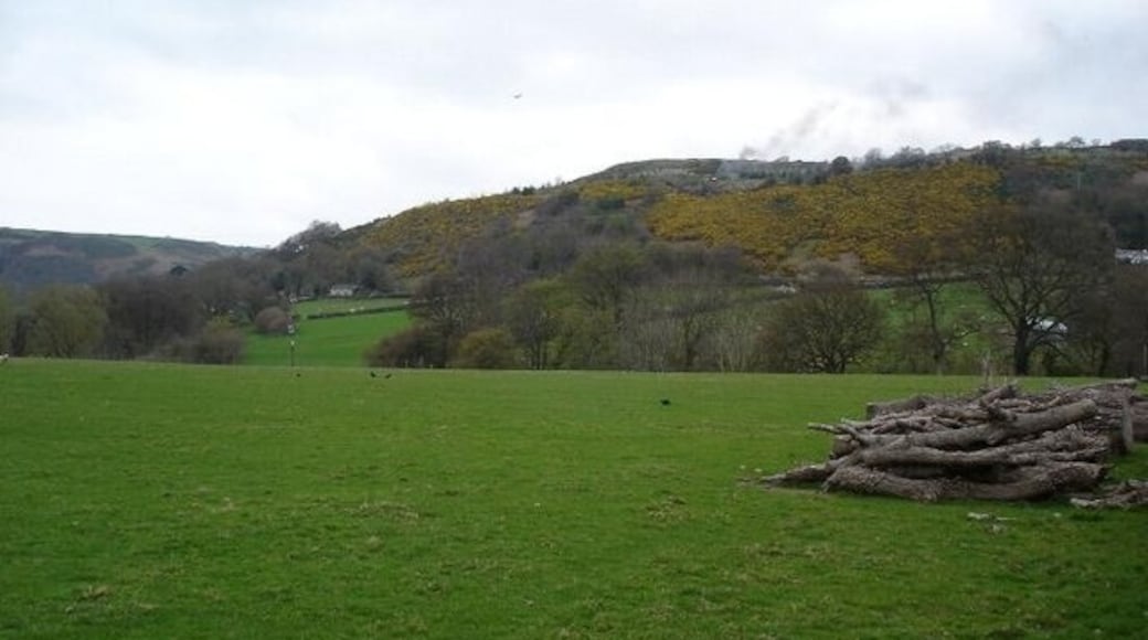 Photo "Llanfair Talhaiarn" by Dot Potter (CC BY-SA) / Cropped from original