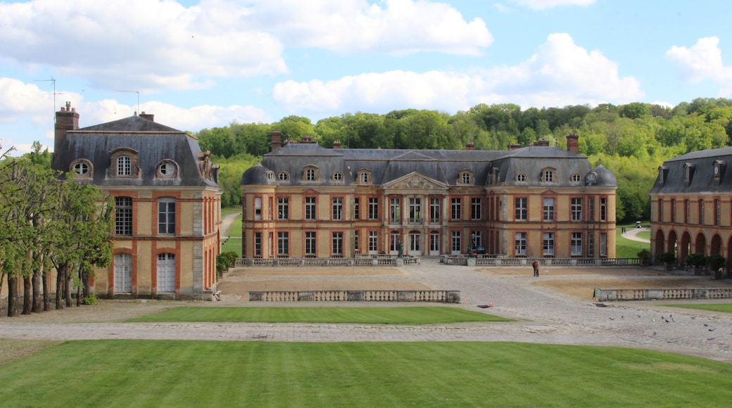 Foto "Chateau de Dampierre" oleh Chabe01 (CC BY-SA) / Dipotong dari foto asli
