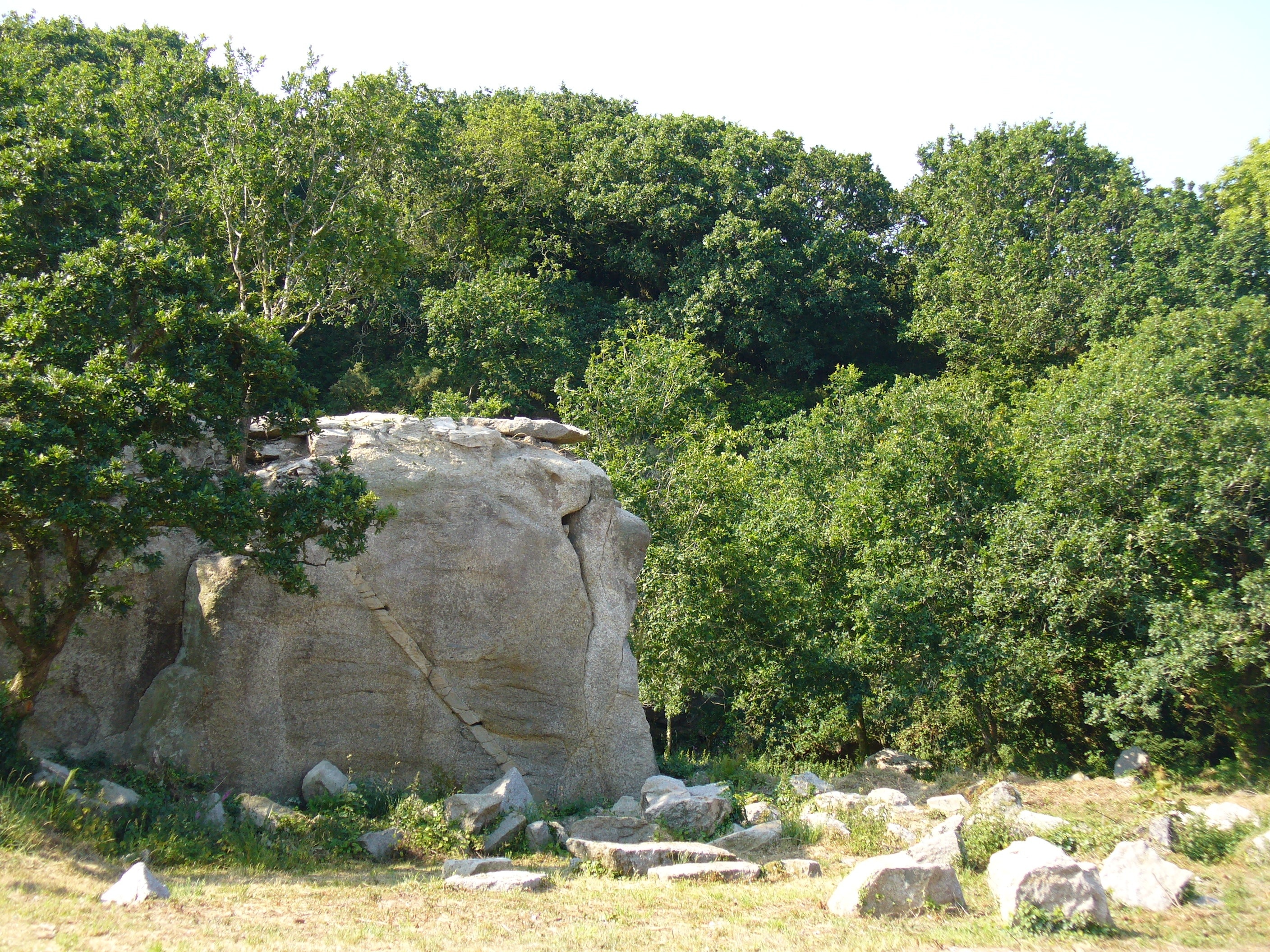 Photo "Plouarzel" by Louis-Julien de la Bouëre (CC BY-SA) / Cropped from original