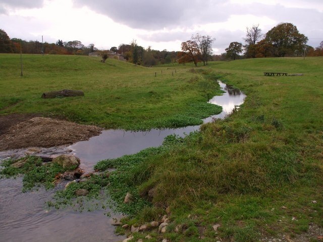 "Brough med St. Giles"-foto av Matthew Hatton (CC BY-SA) / Urklipp från original