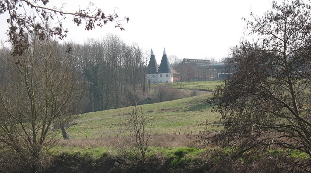 Photo "West Farleigh" by Stephen Craven (CC BY-SA) / Cropped from original