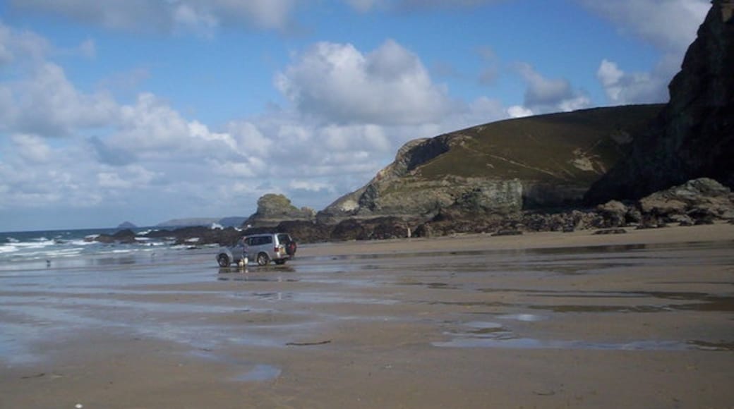 Photo "Trevaunance Cove" by Michael Murray (CC BY-SA) / Cropped from original