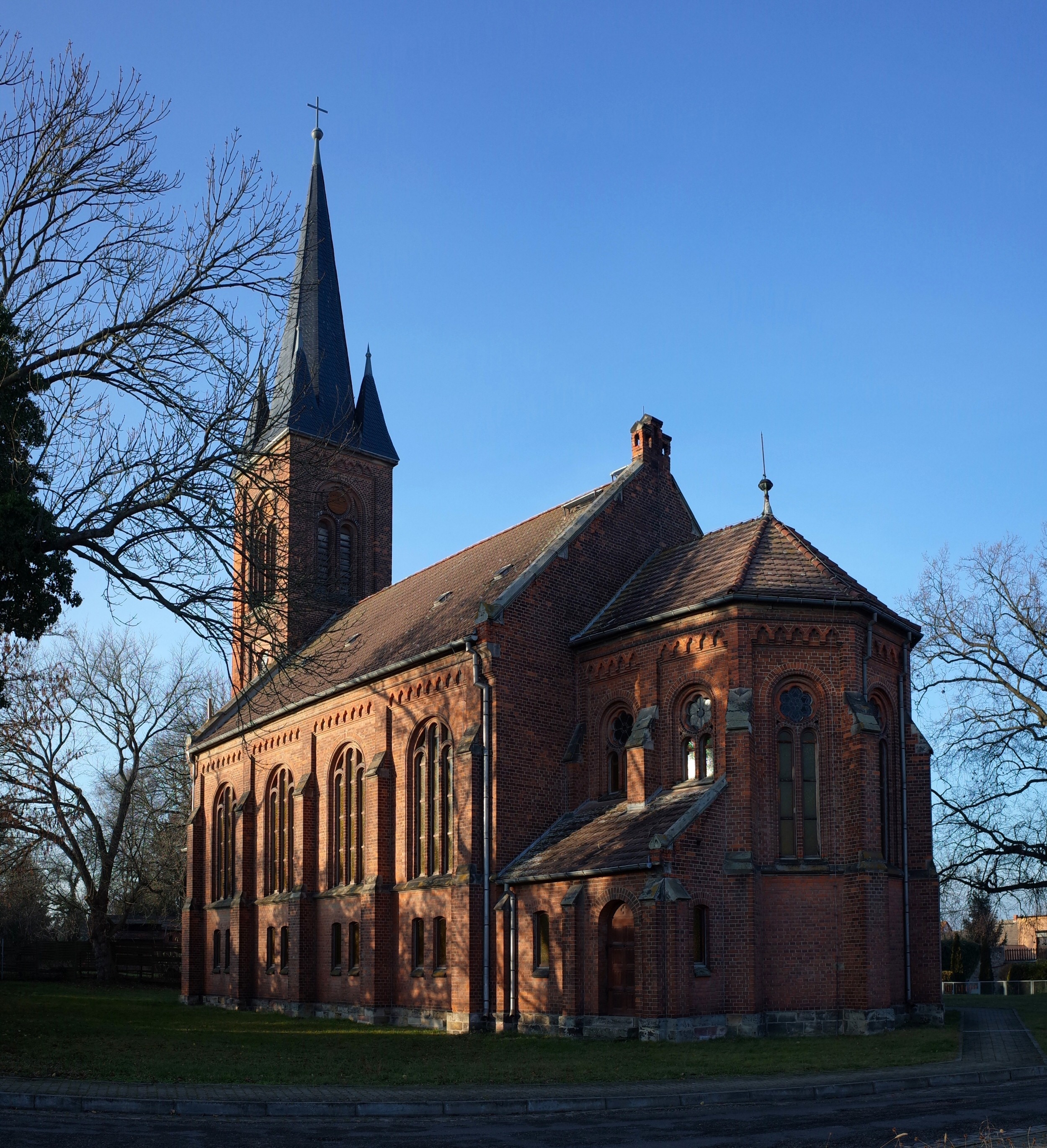 写真「ニーンブルク」 投稿者 M_H.DE 様 (CC BY-SA) / 元の写真からトリミング