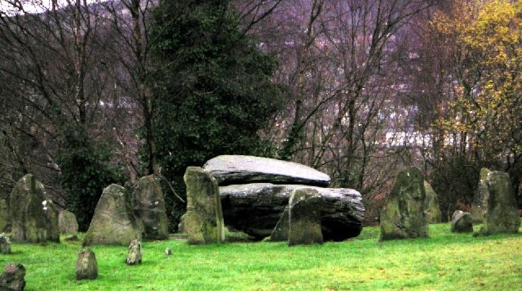 Foto "Pontypridd" oleh Jon Harries (CC BY-SA) / Dipotong dari foto asli