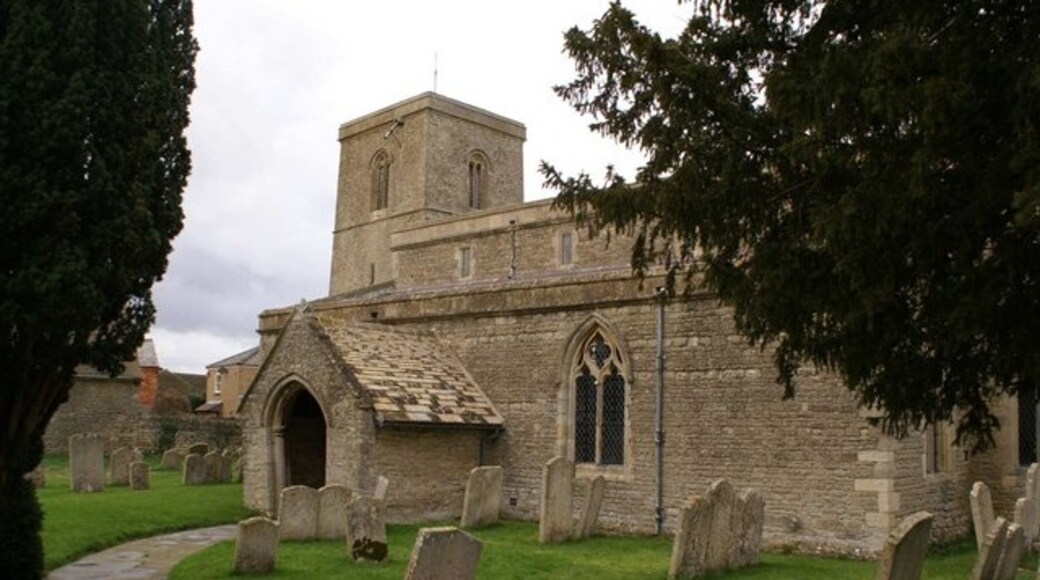 Foto “Glapthorn” tomada por Chris Stafford (CC BY-SA); recorte de la original