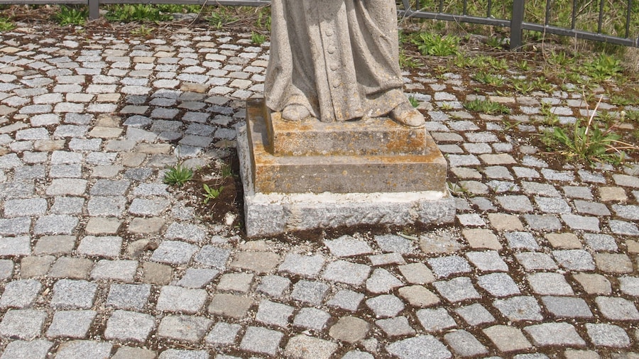 Photo "Wertachbrücke Schlingen, Statue an der Nordwestseite" by undefined (Creative Commons Zero, Public Domain Dedication) / Cropped from original