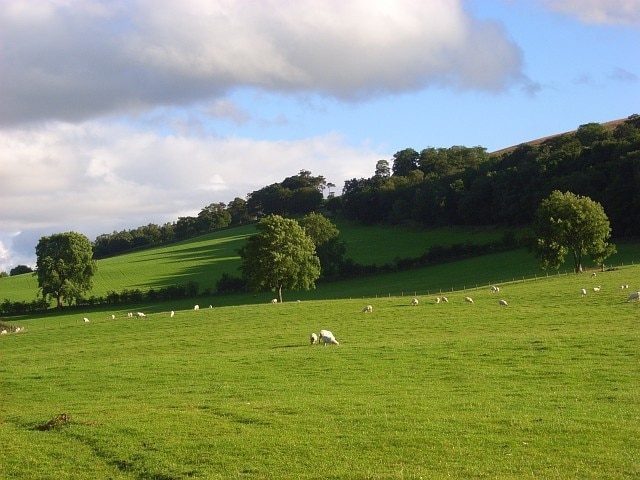 Kuva ”Ireby ja Uldale” käyttäjältä Andrew Smith (CC BY-SA) / rajattu alkuperäisestä kuvasta