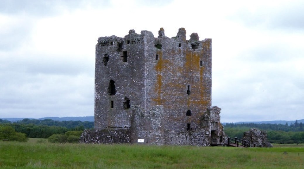 Foto "Castelo de Threave" de Alison Stamp (CC BY-SA) / Recortada do original