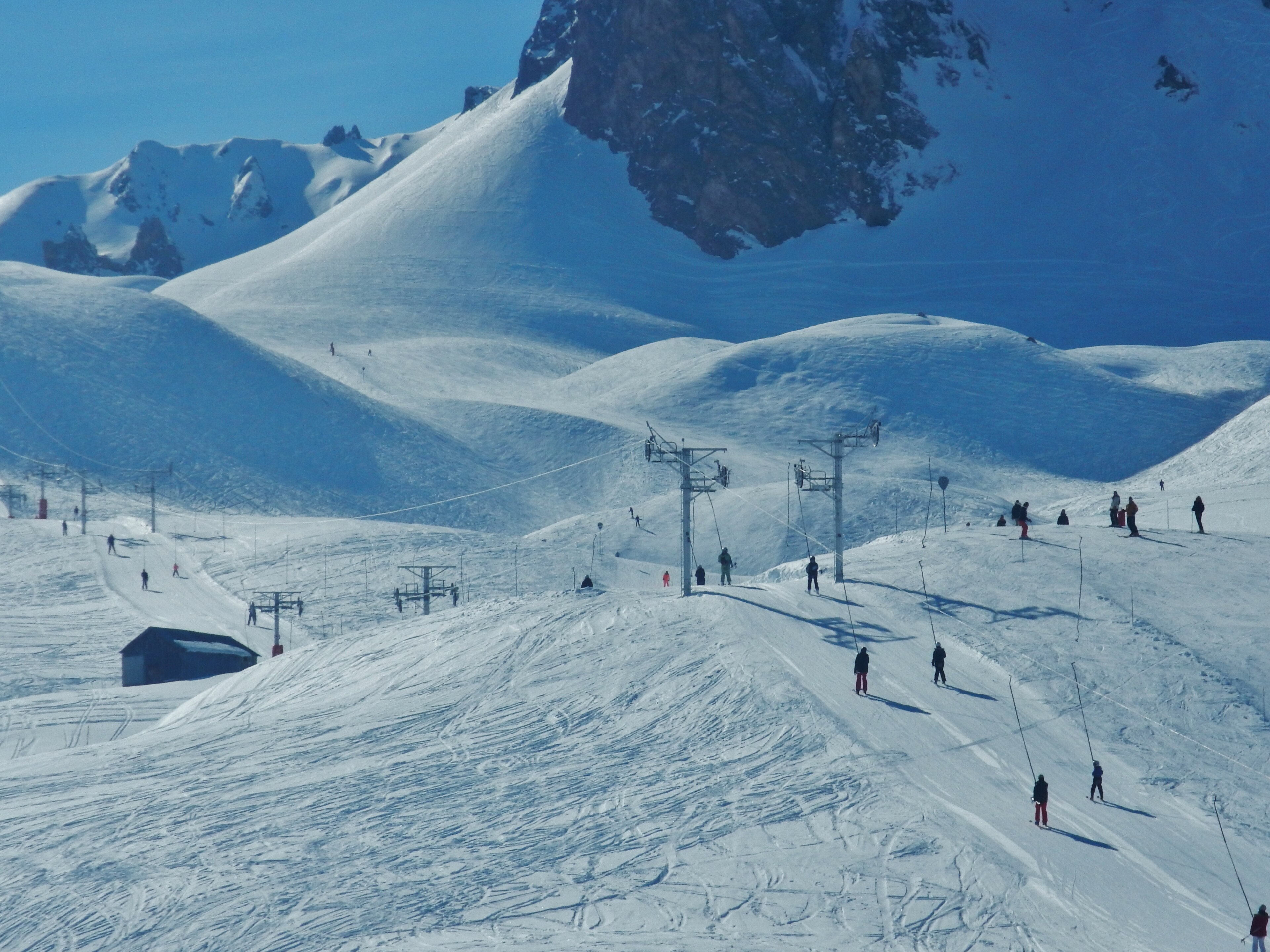 Photo "<h2>Top places to stay near the slopes</h2>" by qwesy qwesy (CC BY) / Cropped from original