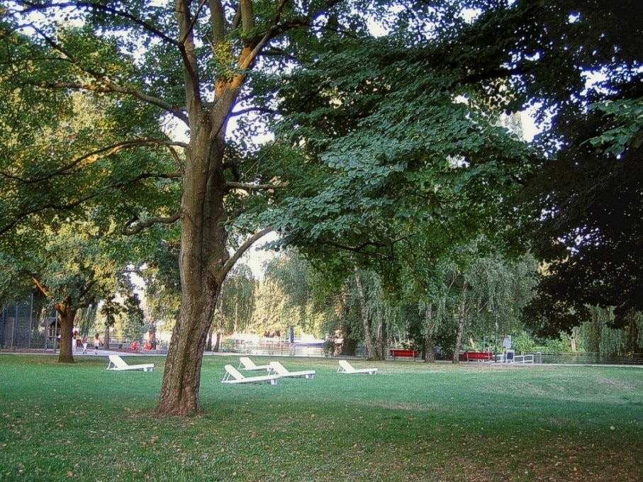 ภาพ "อัลท์ชตัดท์ สปันเดา" โดย Manfred Brückels (CC BY-SA) / ตัดภาพจากขนาดต้นฉบับ