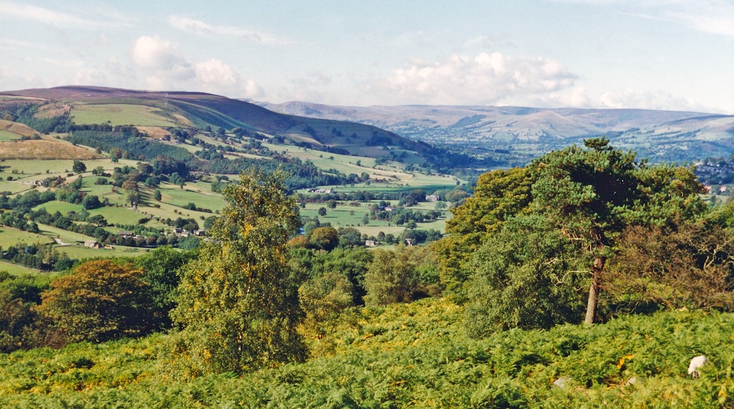 Photo "Longshaw Country Park" by Ben Brooksbank (CC BY-SA) / Cropped from original