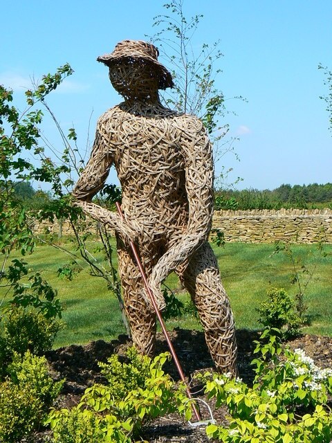 Photo "Siddington" by Brian Robert Marshall (CC BY-SA) / Cropped from original