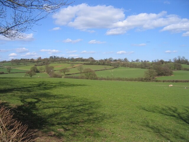 Photo "Alvechurch" by David Stowell (CC BY-SA) / Cropped from original