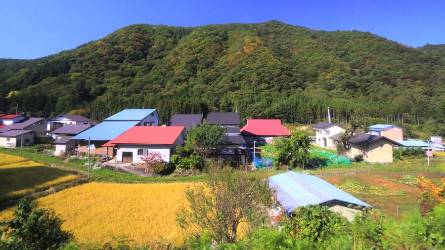 Photo "七ケ岳登山口駅付近の風景" by くろふね (Creative Commons Attribution 3.0) / Cropped from original