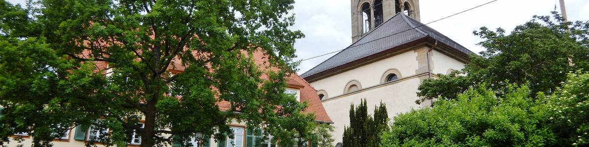 Photo "Evangelische Stephanuskirche mit dreiseitiger Empore, erbaut 1827 durch den Stuttgarter Hochbaurat Roth." by qwesy qwesy (Creative Commons Attribution 3.0) / Cropped from original