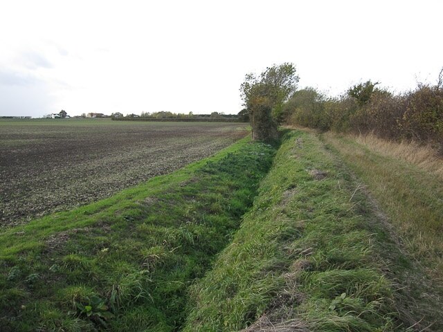 Photo "Downham" by Hugh Venables (CC BY-SA) / Cropped from original