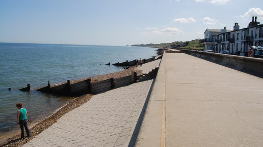 Photo "Herne Bay East Beach" by Nigel Chadwick (CC BY-SA) / Cropped from original