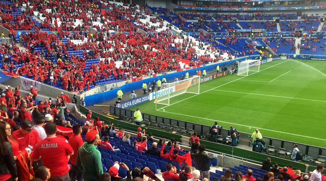 Foto ‘Groupama Stadium’ van Benoît Prieur (CC BY-SA) / bijgesneden versie van origineel