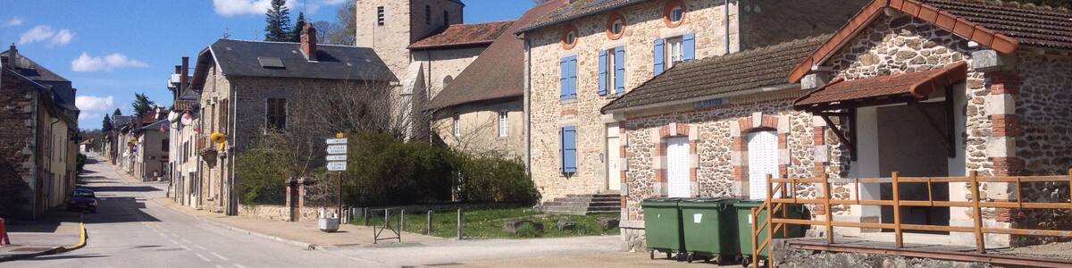 Photo "Linards, son ancienne gare, sa rue principale et son église." by Bnico (Creative Commons Attribution-Share Alike 3.0) / Cropped from original