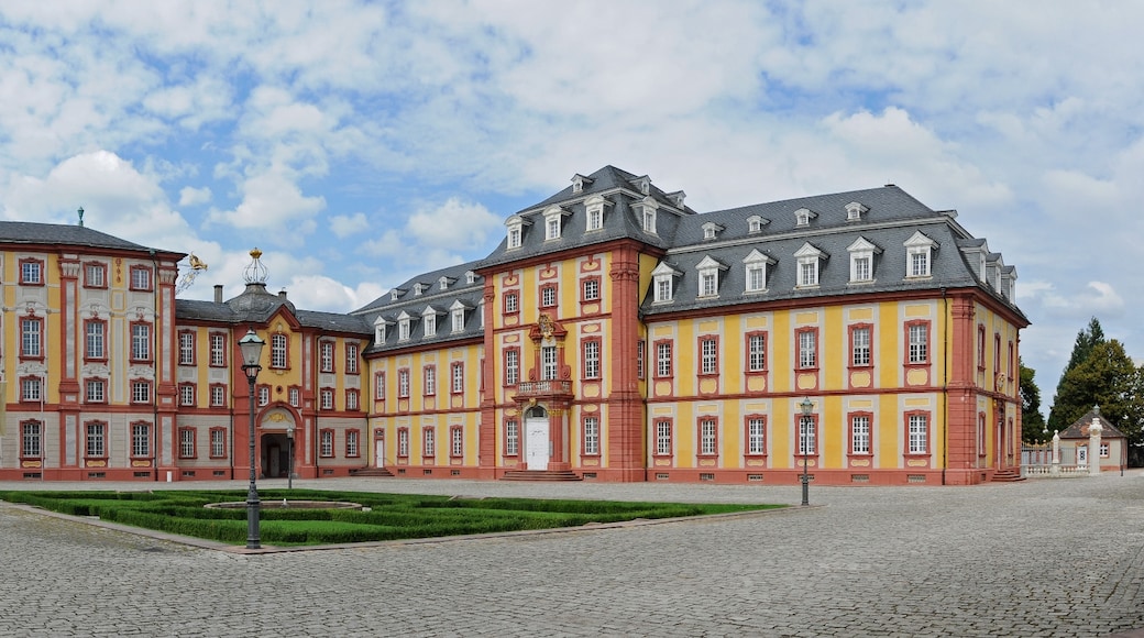 Foto „Schloss Bruchsal“ von HubiB (CC BY-SA)/zugeschnittenes Original