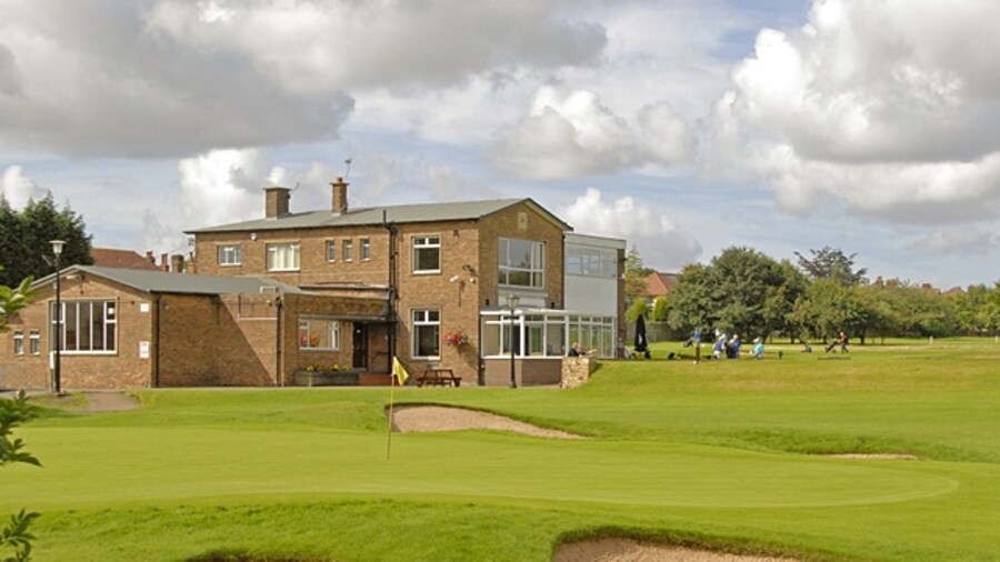 Photo "Grange Park Golf Club Prescot Road, St Helens" by Gary Rogers (Creative Commons Attribution-Share Alike 2.0) / Cropped from original