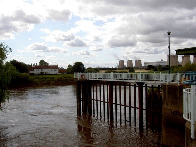 Foto “Barmby en el Pantano” tomada por Steve F (CC BY-SA); recorte de la original