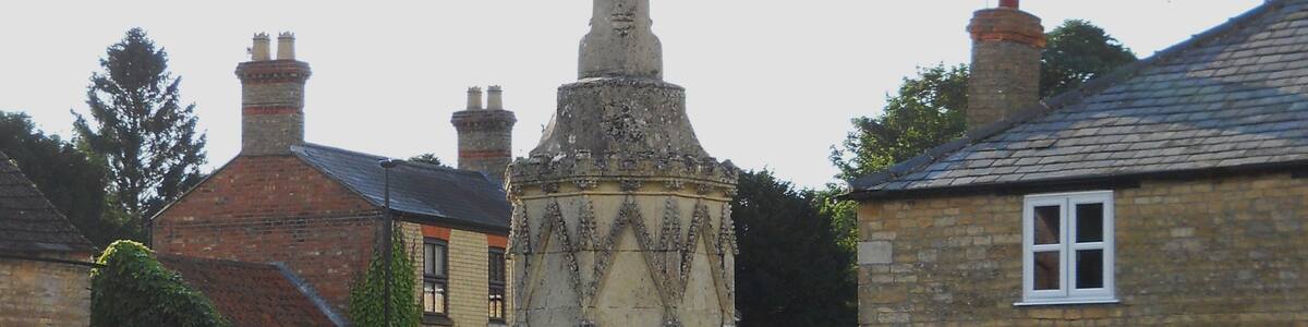 Photo "Village cross, Peakirk" by Paul Bryan (Creative Commons Attribution-Share Alike 2.0) / Cropped from original