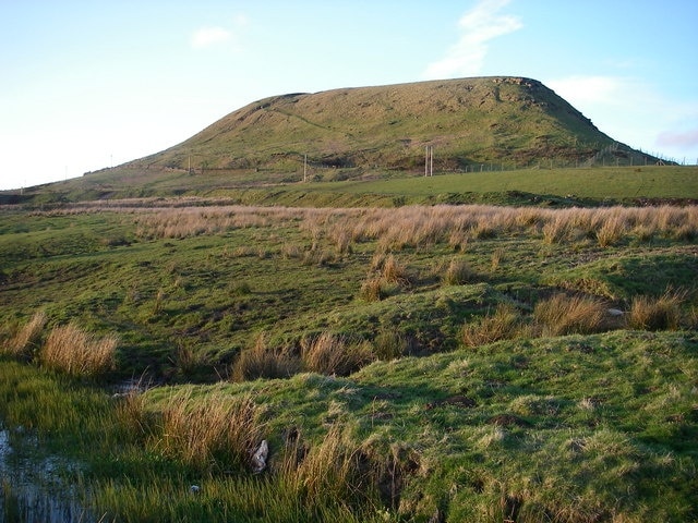 Tarren y Trwyn This spur is composed of the hard-wearing Pennant Sandstone overlying the lower ground which is formed from thinner sandstones and mudstones of the Coal Measures. There are great fissures up to 6m deep in the ground atop this hill suggesting that it is edging its way into the valley!